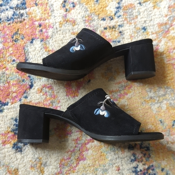 Liz Claiborne Shayla Floral Embroidered Peep Toe Slip On Block Heel Mules Black - Picture 8 of 16